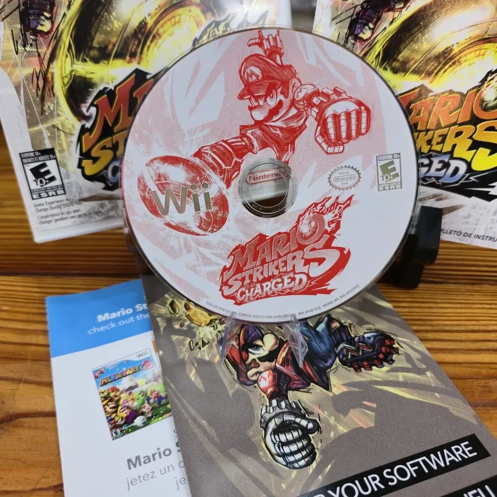 Mario Strikers Charged Wii Complete w/ 33 page instruction booklet MINT